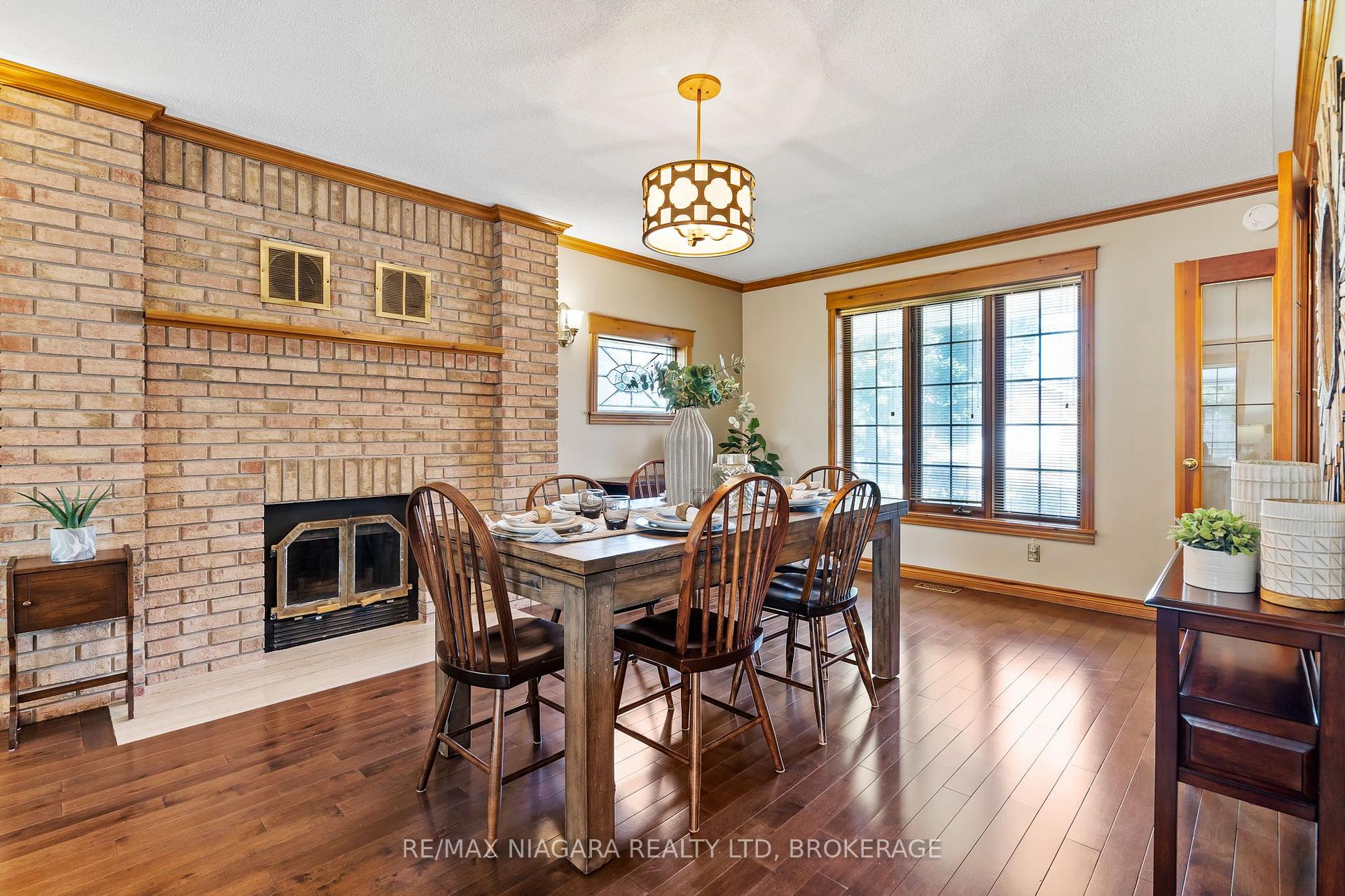Photo 7 of 6370 Emma Street, Niagara Falls, Stamford — HOMEH
