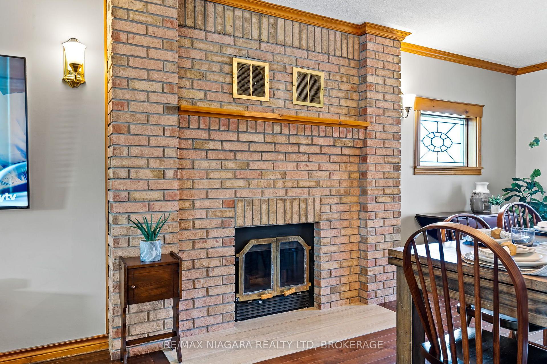 Photo 8 of 6370 Emma Street, Niagara Falls, Stamford — HOMEH