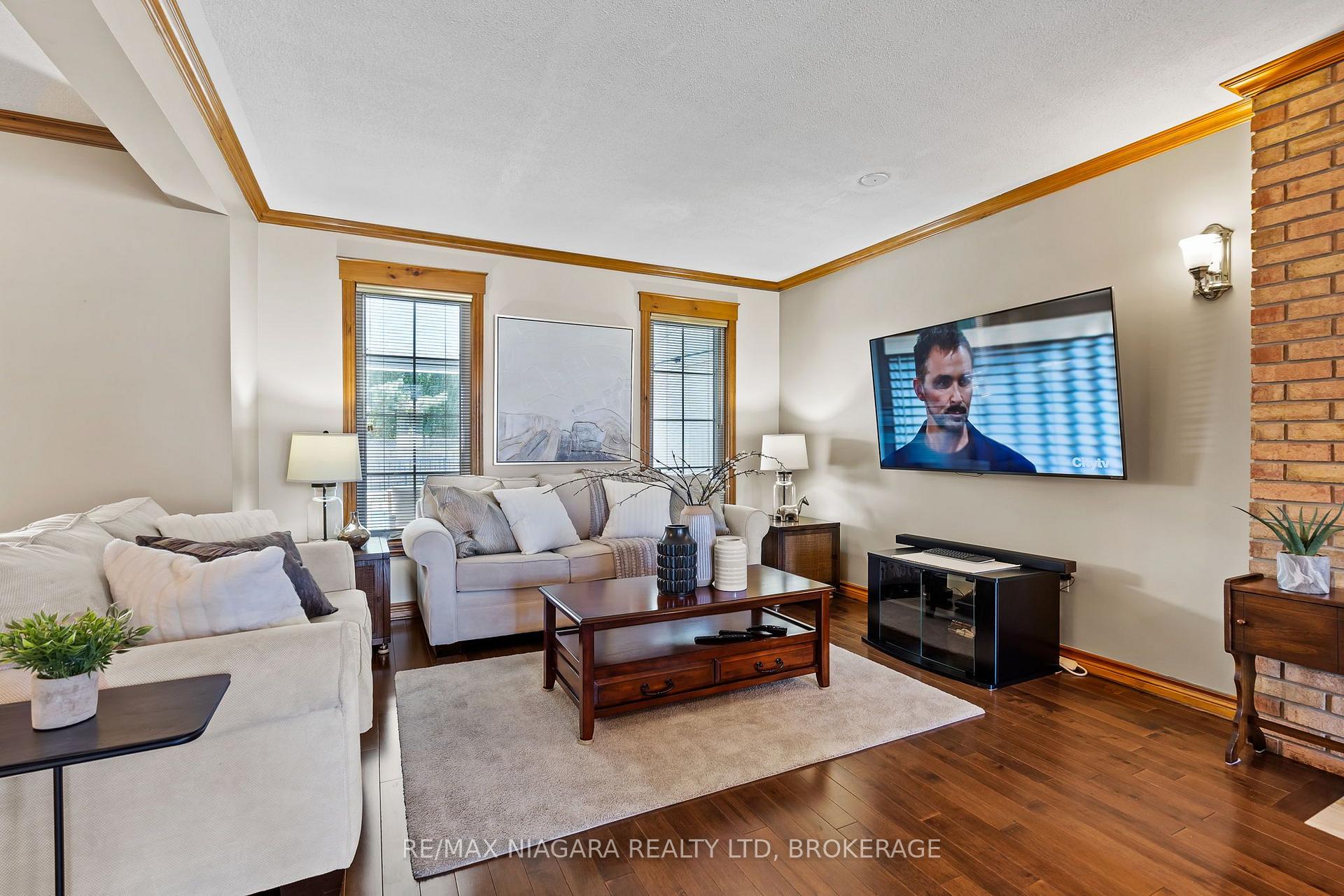 Photo 9 of 6370 Emma Street, Niagara Falls, Stamford — HOMEH