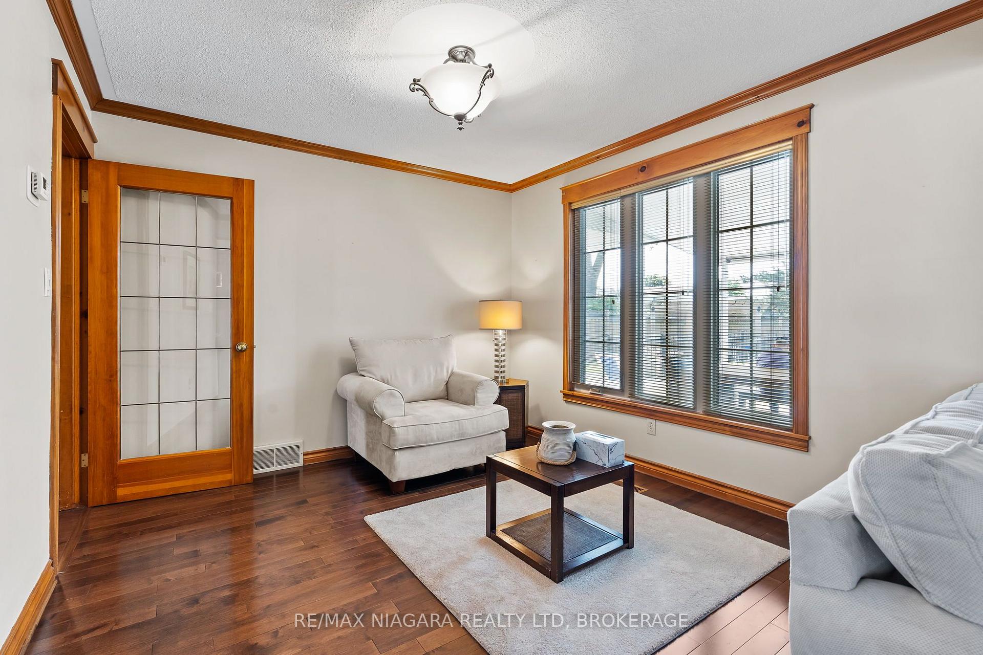 Photo 11 of 6370 Emma Street, Niagara Falls, Stamford — HOMEH