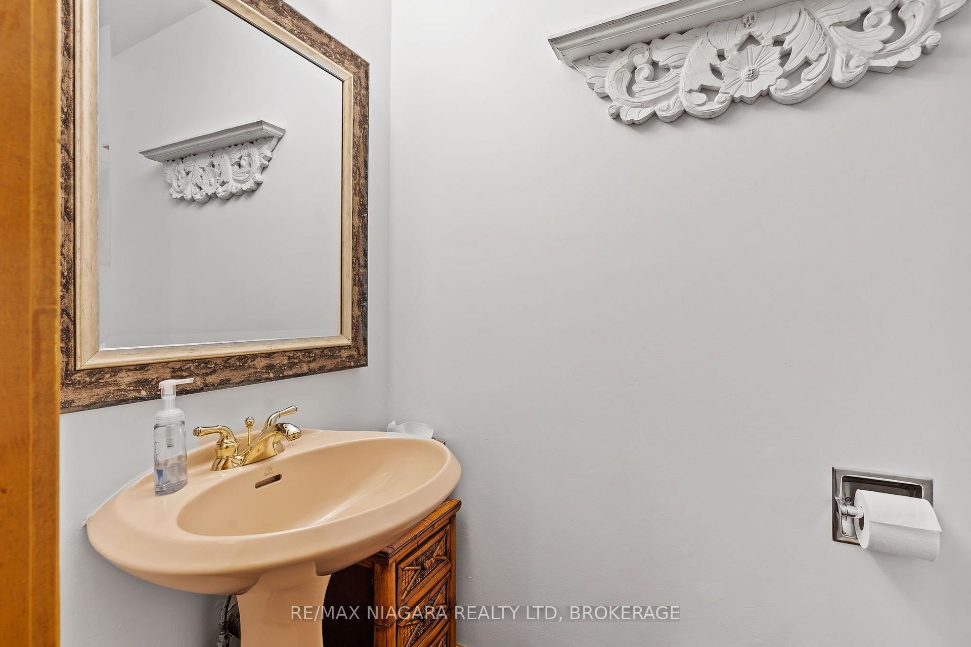 Photo 12 of 6370 Emma Street, Niagara Falls, Stamford — HOMEH