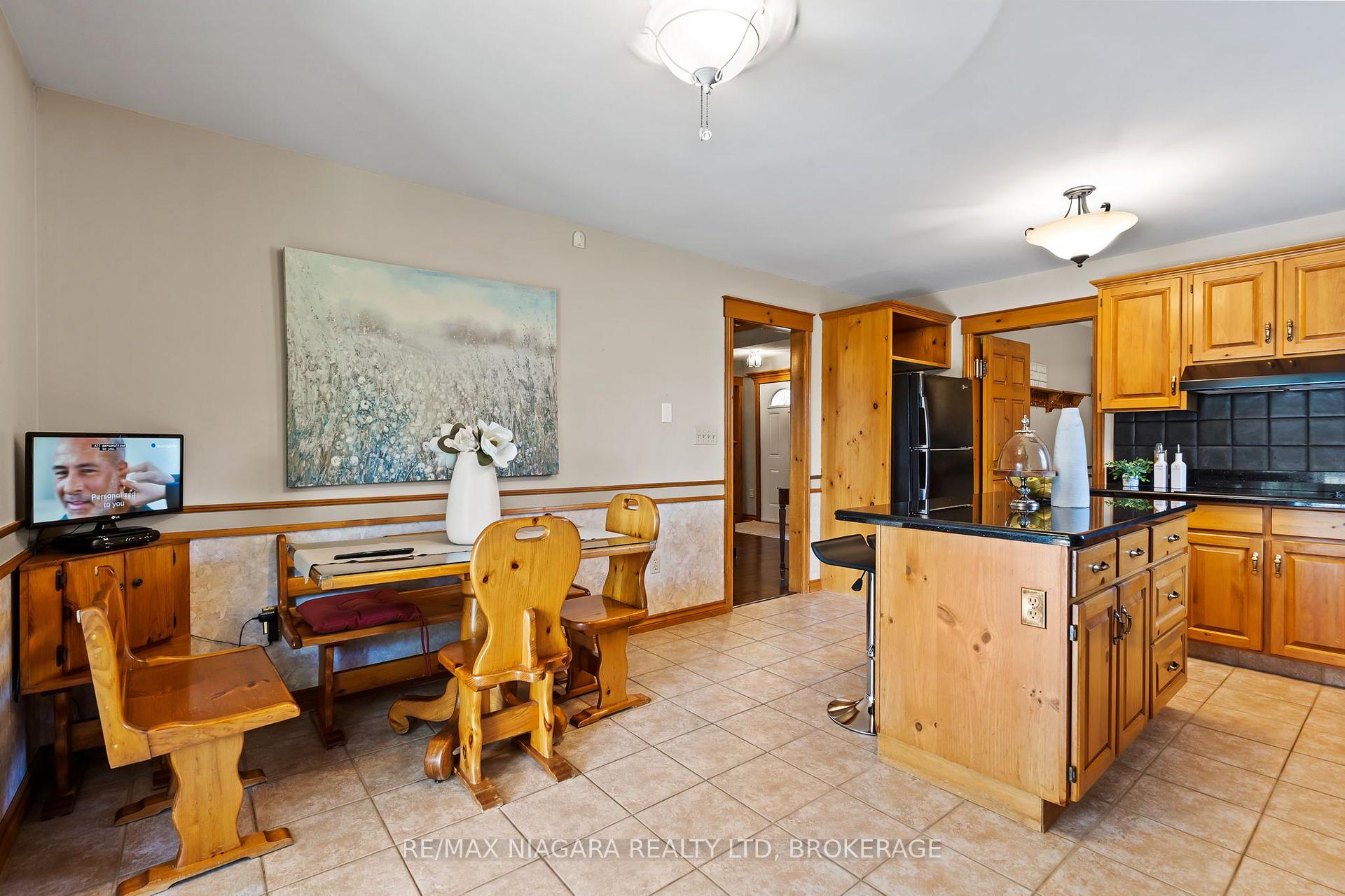 Photo 15 of 6370 Emma Street, Niagara Falls, Stamford — HOMEH