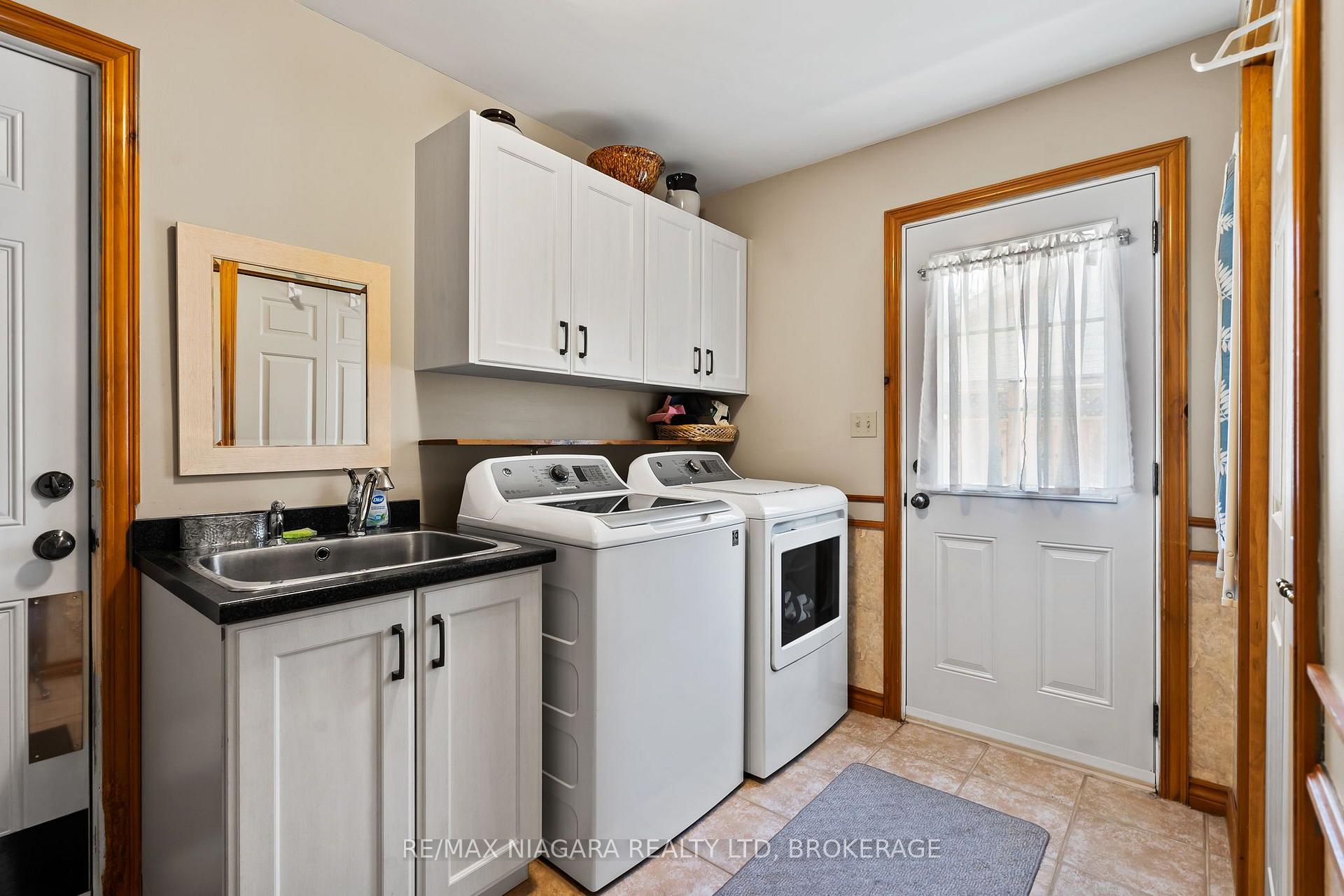 Photo 17 of 6370 Emma Street, Niagara Falls, Stamford — HOMEH