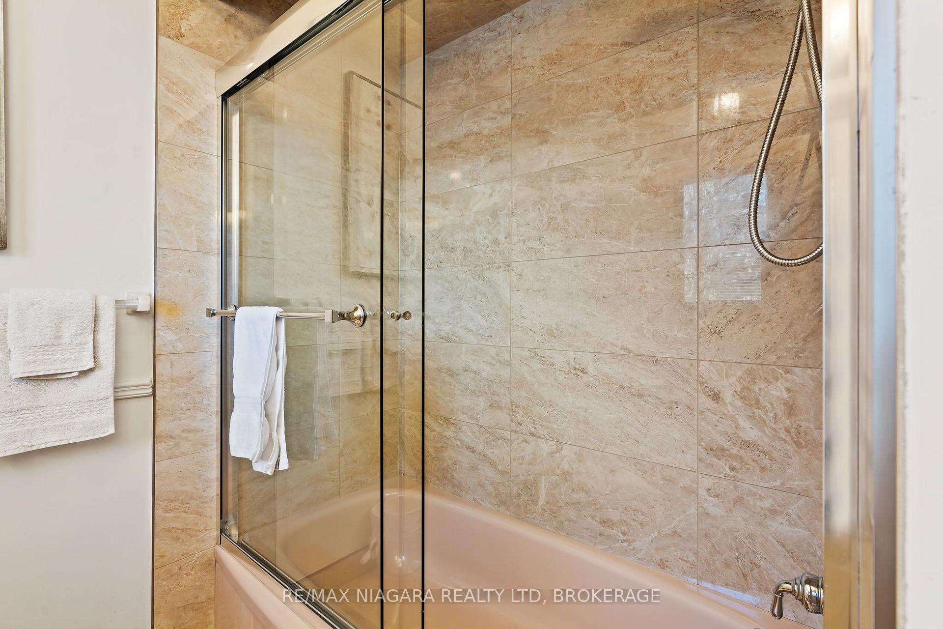Photo 21 of 6370 Emma Street, Niagara Falls, Stamford — HOMEH