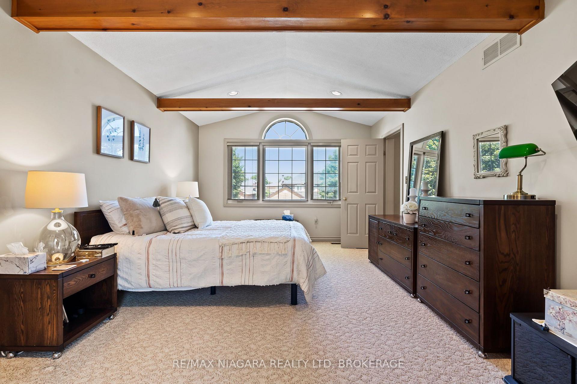 Photo 24 of 6370 Emma Street, Niagara Falls, Stamford — HOMEH