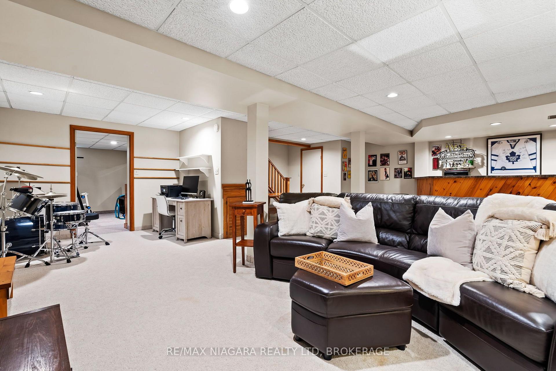 Photo 32 of 6370 Emma Street, Niagara Falls, Stamford — HOMEH