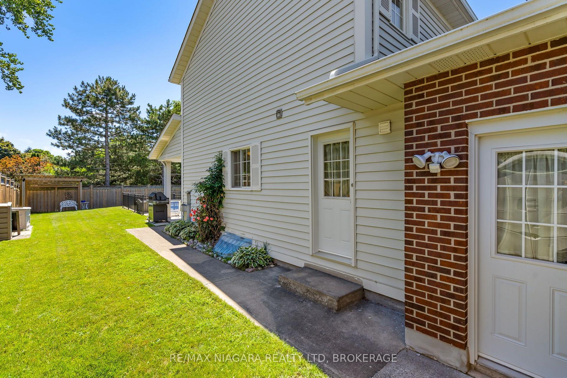Photo 35 of 6370 Emma Street, Niagara Falls, Stamford — HOMEH