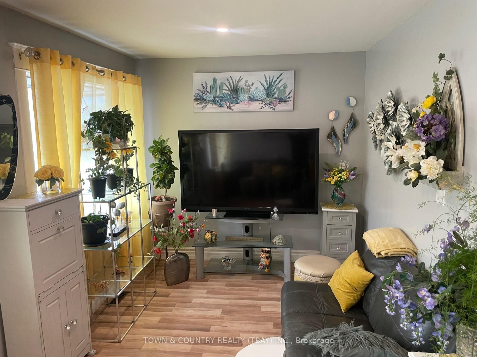Photo 2 of 528 McDonald Street, Thunder Bay, East End — HOMEH