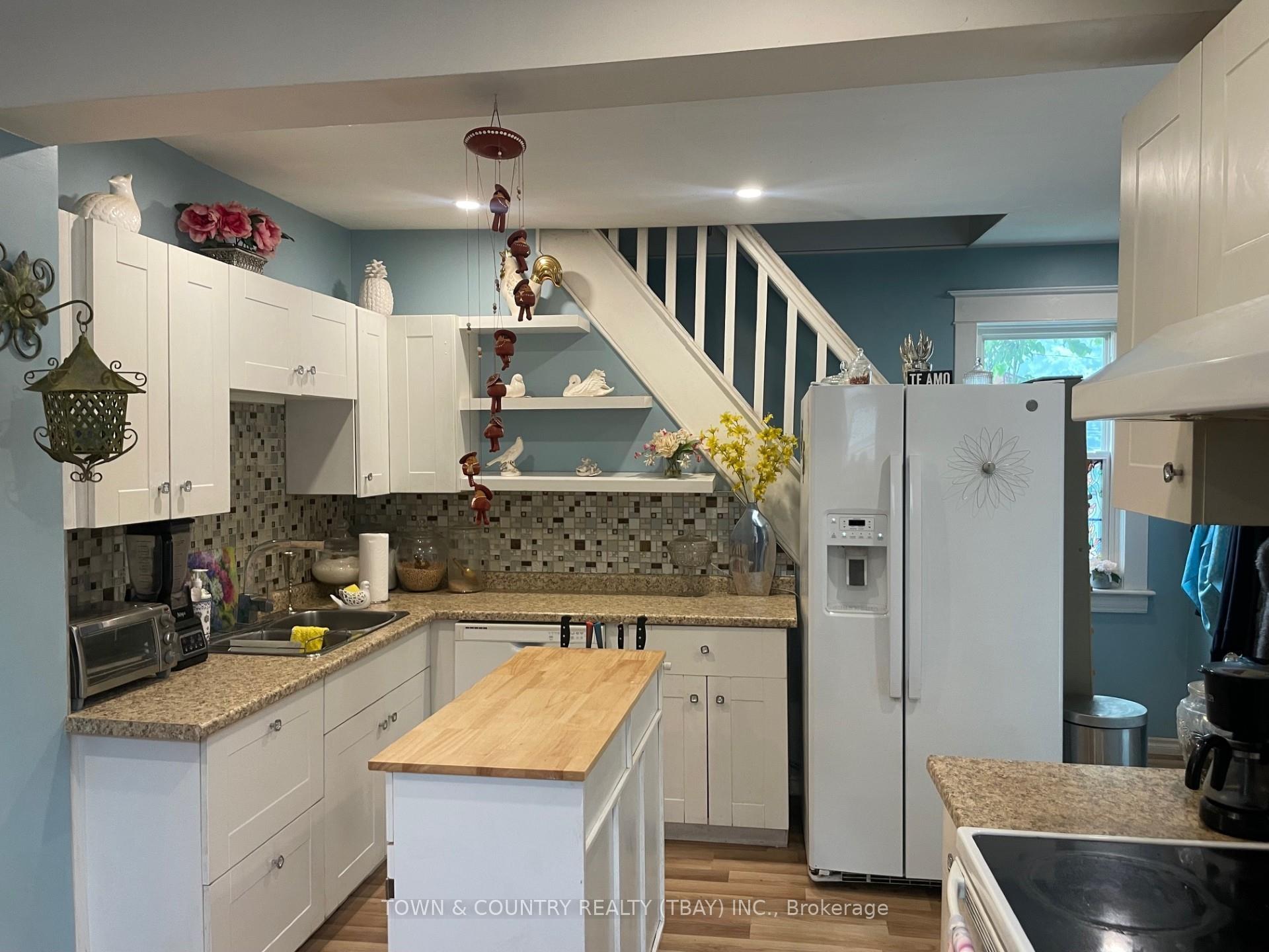 Photo 4 of 528 McDonald Street, Thunder Bay, East End — HOMEH