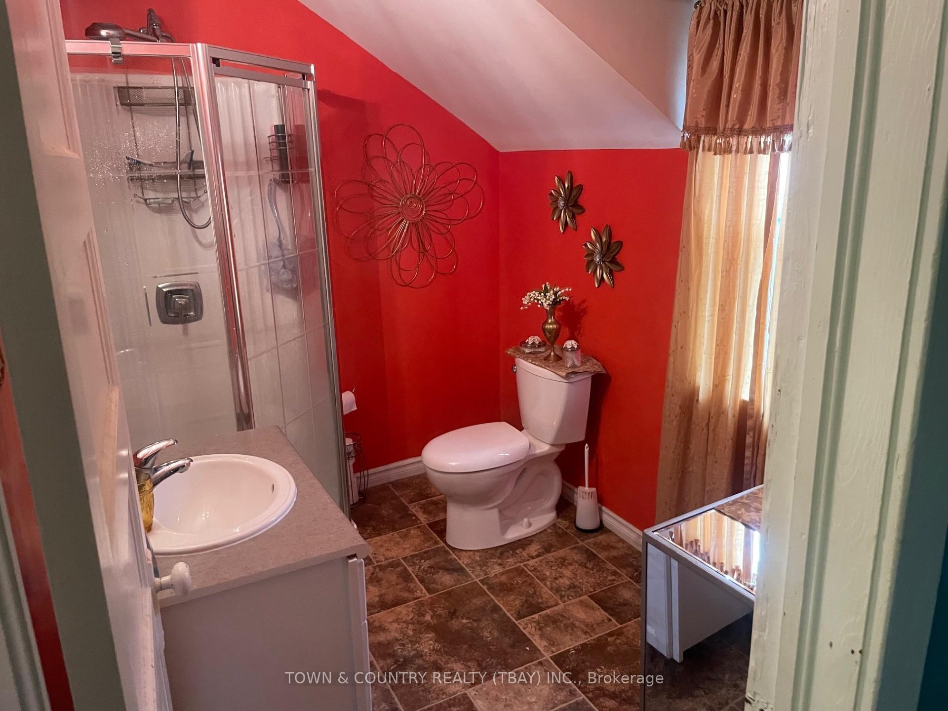 Photo 10 of 528 McDonald Street, Thunder Bay, East End — HOMEH