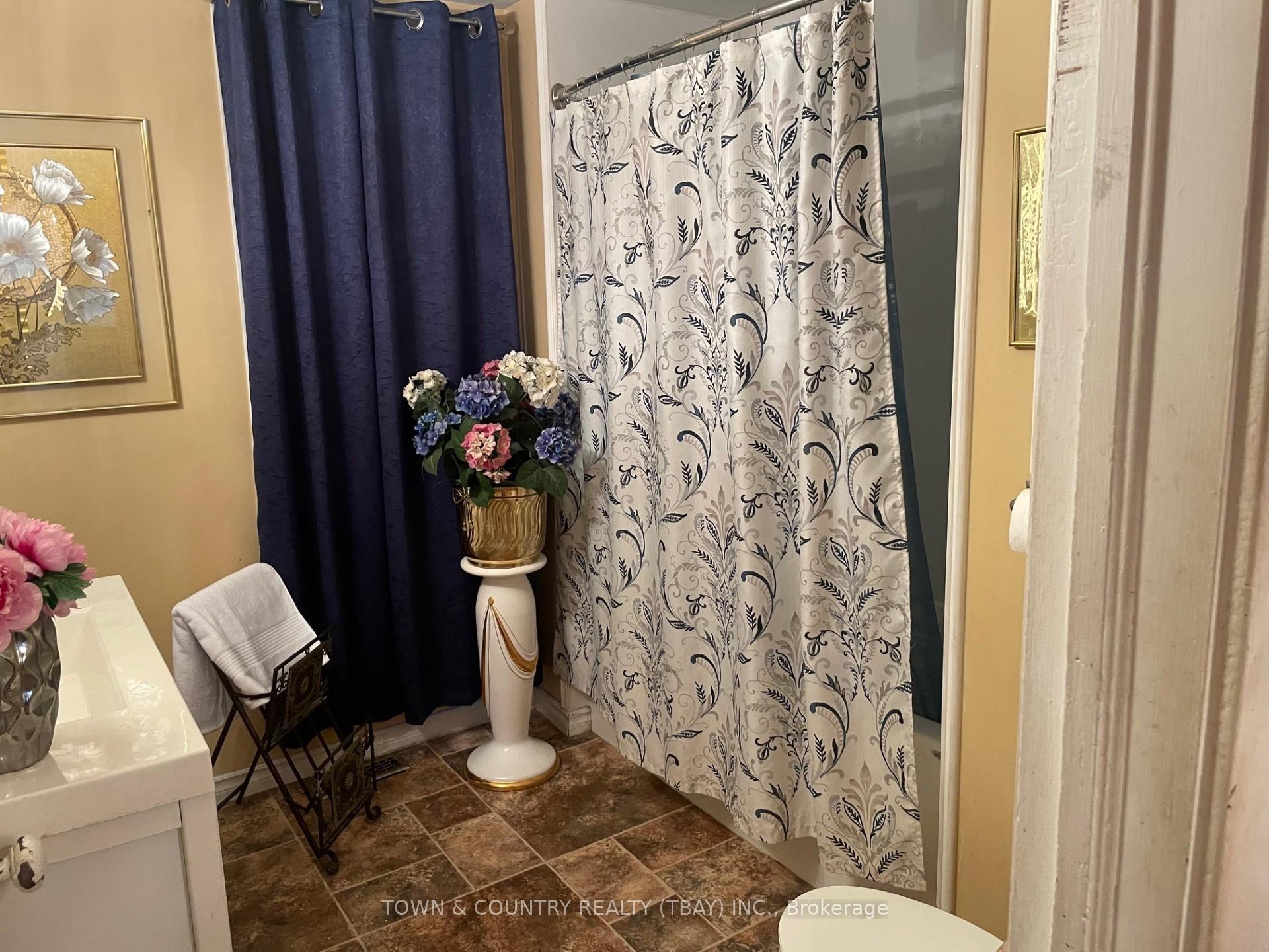 Photo 11 of 528 McDonald Street, Thunder Bay, East End — HOMEH