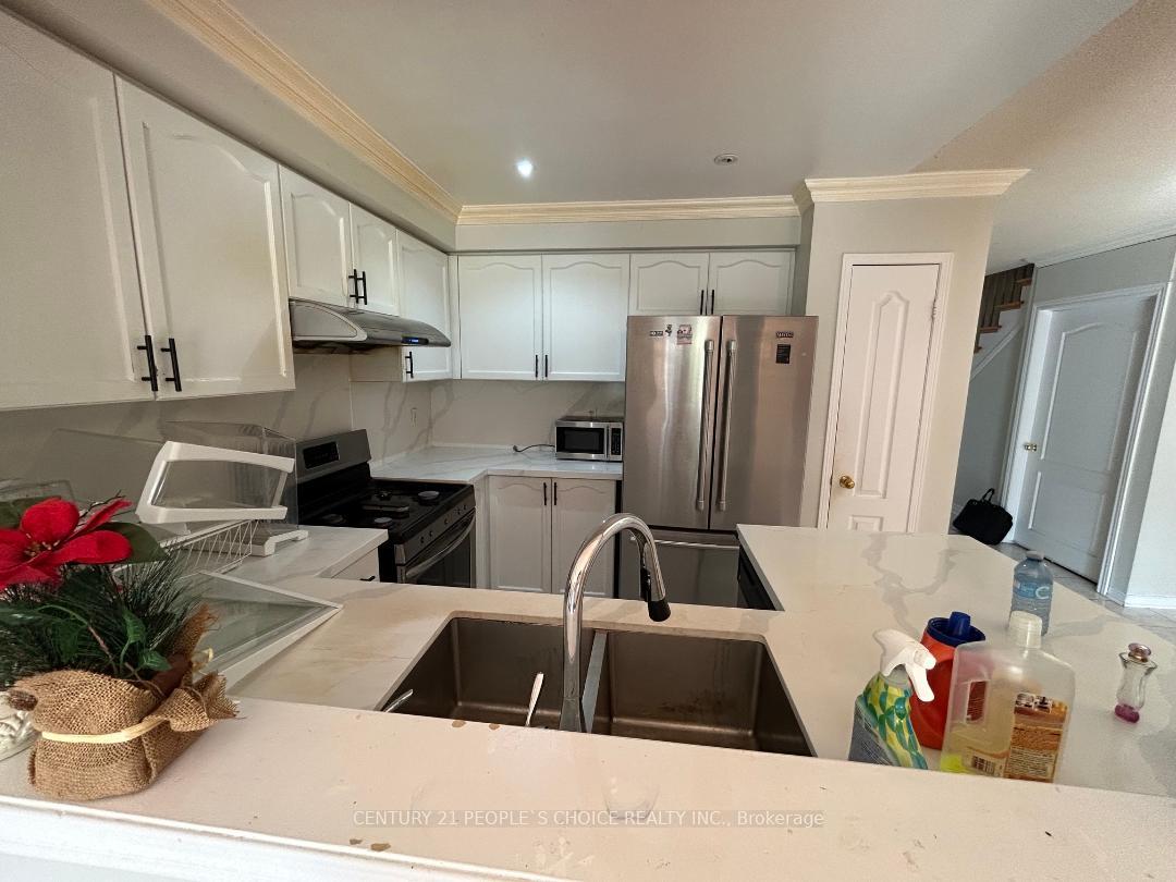 Photo 4 of 52 Treasure Drive, Brampton, Fletcher's Meadow — HOMEH