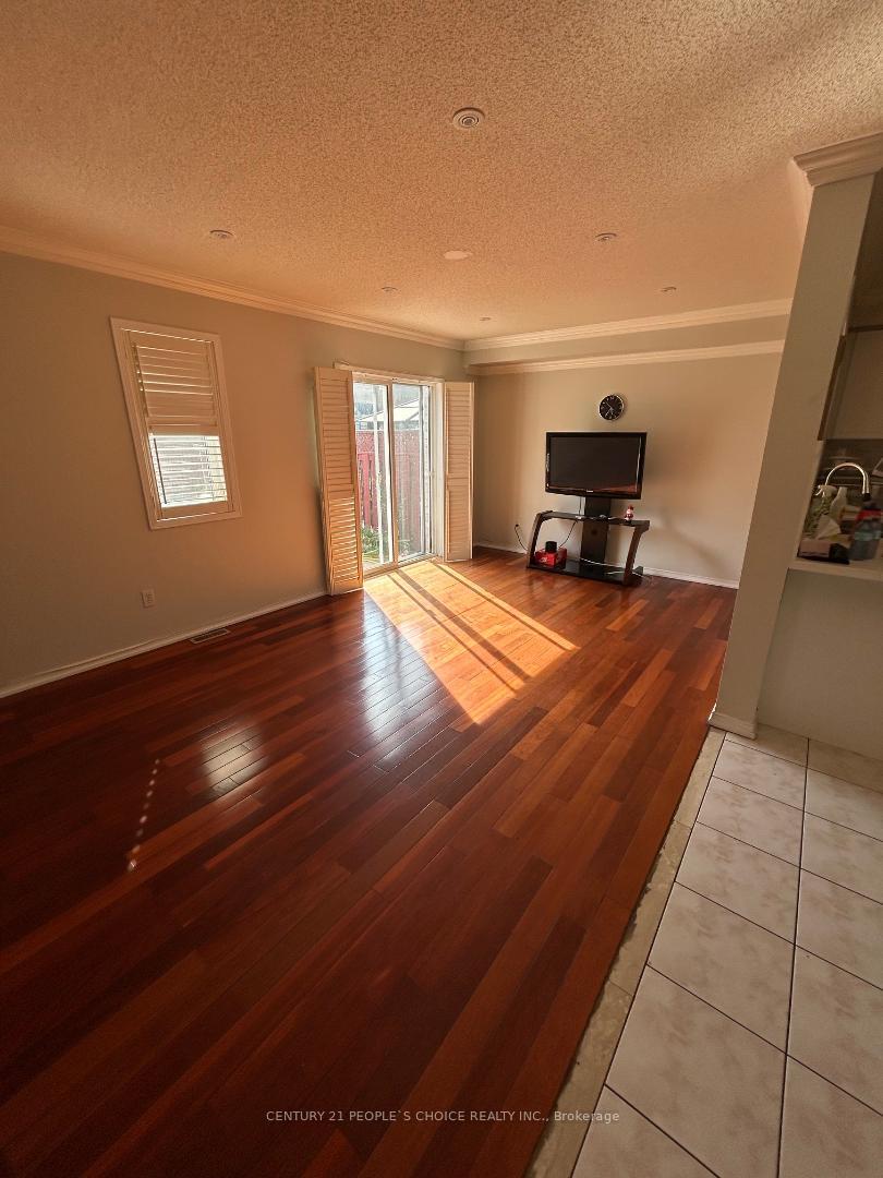 Photo 5 of 52 Treasure Drive, Brampton, Fletcher's Meadow — HOMEH