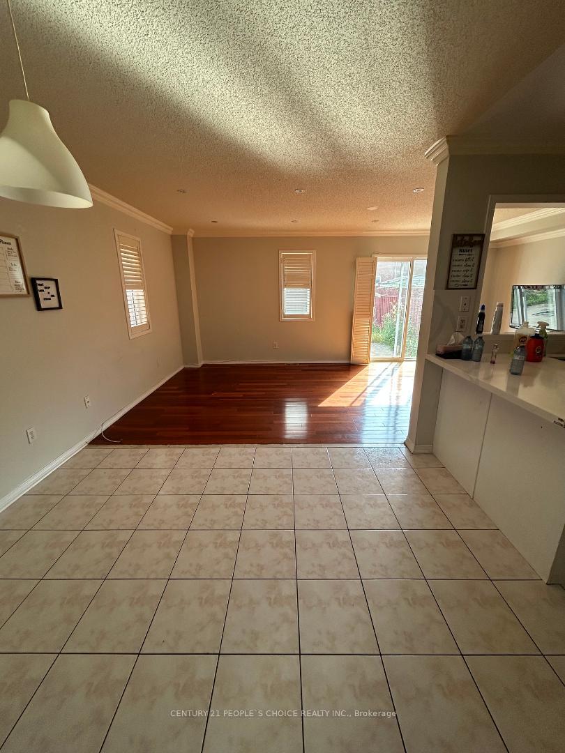 Photo 6 of 52 Treasure Drive, Brampton, Fletcher's Meadow — HOMEH
