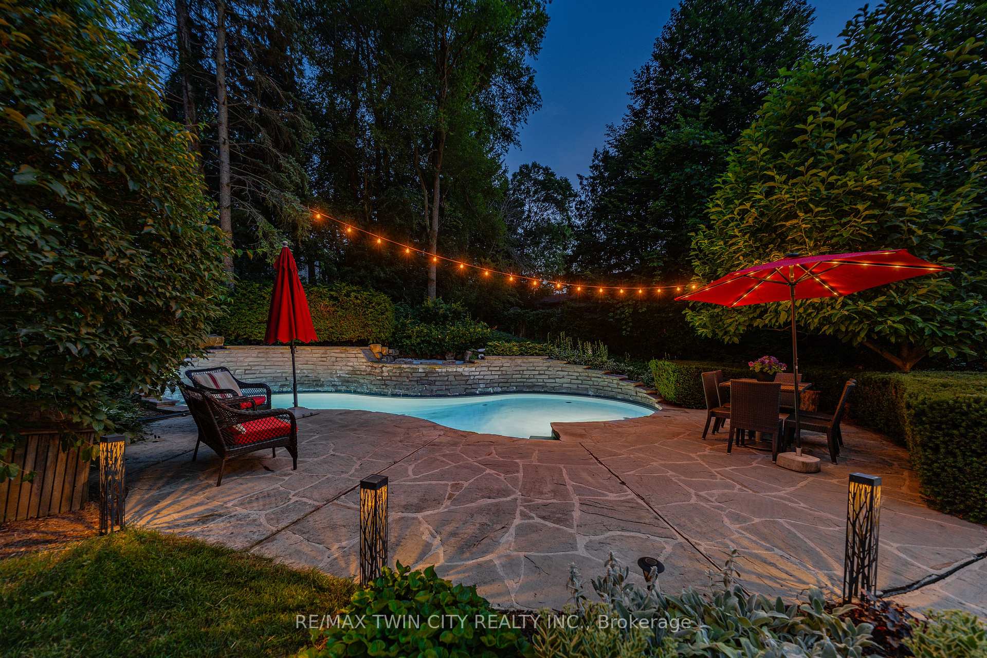 Photo 2 of 337 Marlowe Drive, Waterloo, Beechwood — HOMEH