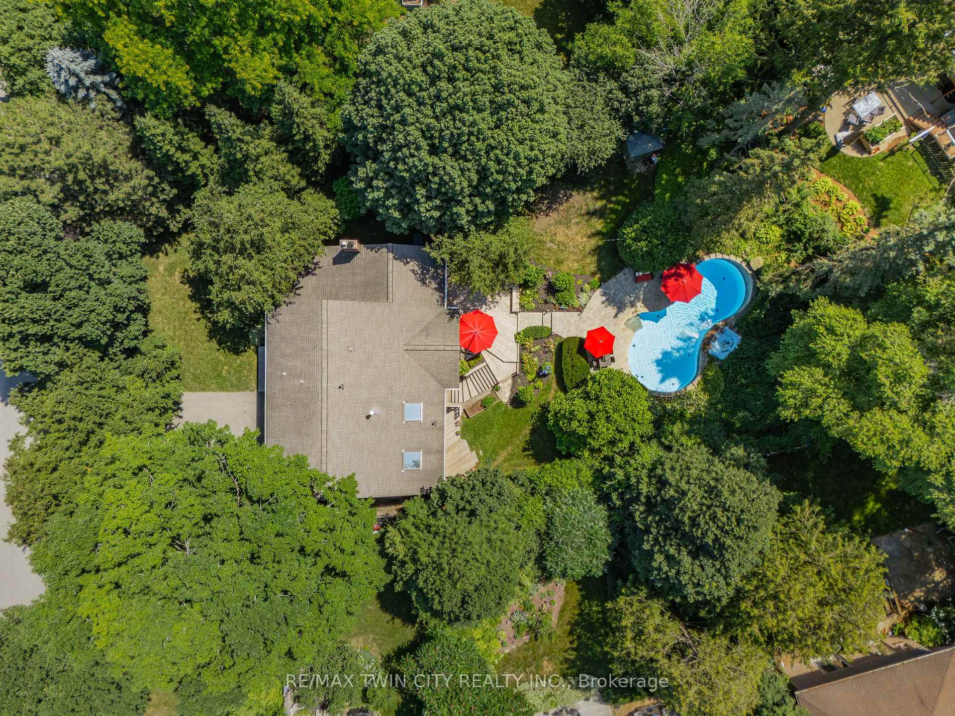 Photo 3 of 337 Marlowe Drive, Waterloo, Beechwood — HOMEH