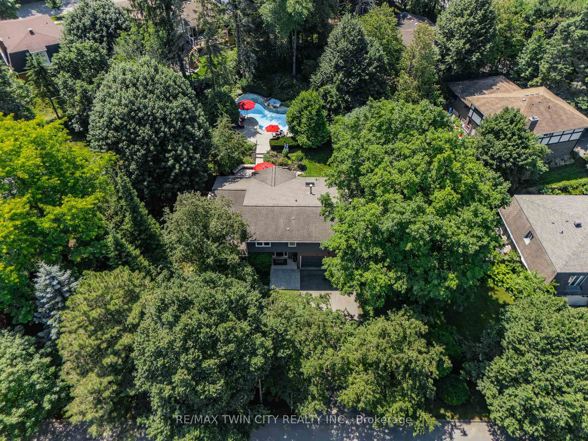Photo 4 of 337 Marlowe Drive, Waterloo, Beechwood — HOMEH