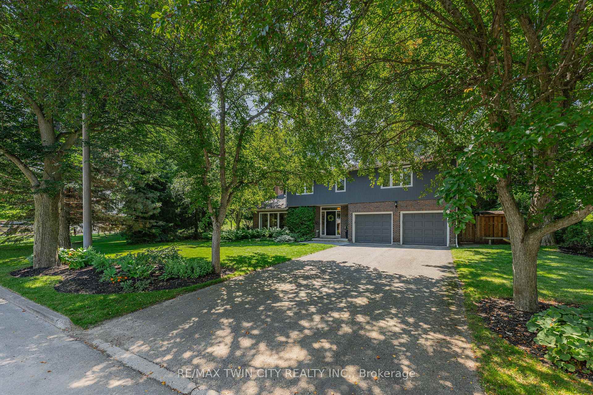 Photo 5 of 337 Marlowe Drive, Waterloo, Beechwood — HOMEH