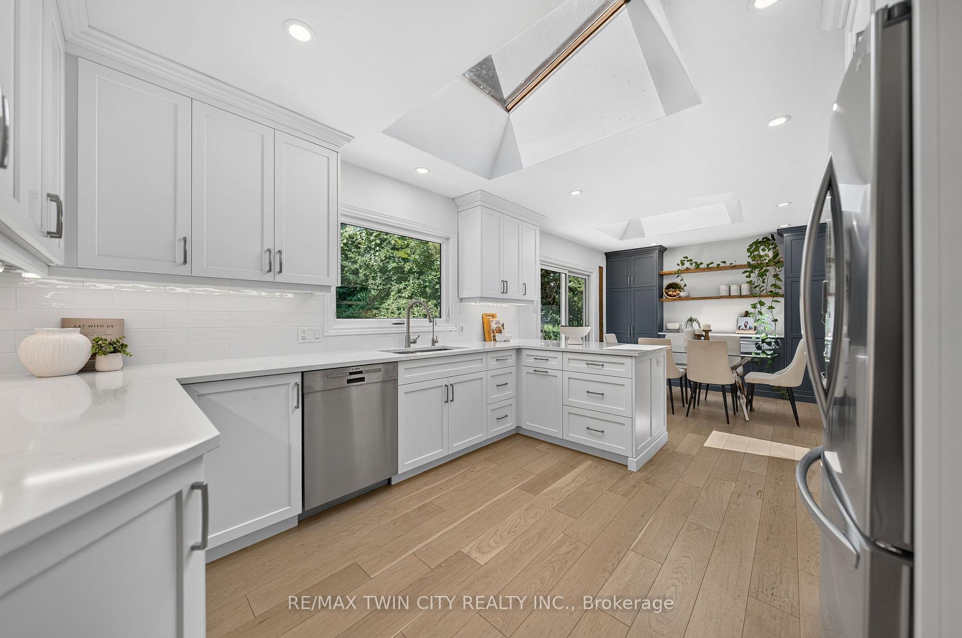 Photo 18 of 337 Marlowe Drive, Waterloo, Beechwood — HOMEH