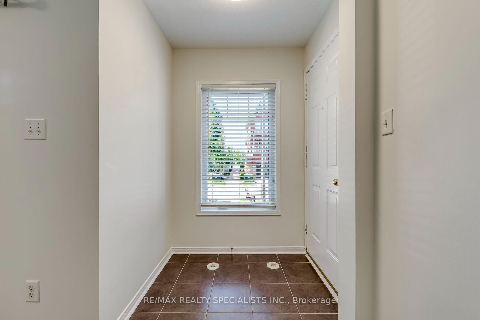 Photo 5 of Unit 3, 3250 Bentley Drive, Mississauga, Churchill Meadows — HOMEH