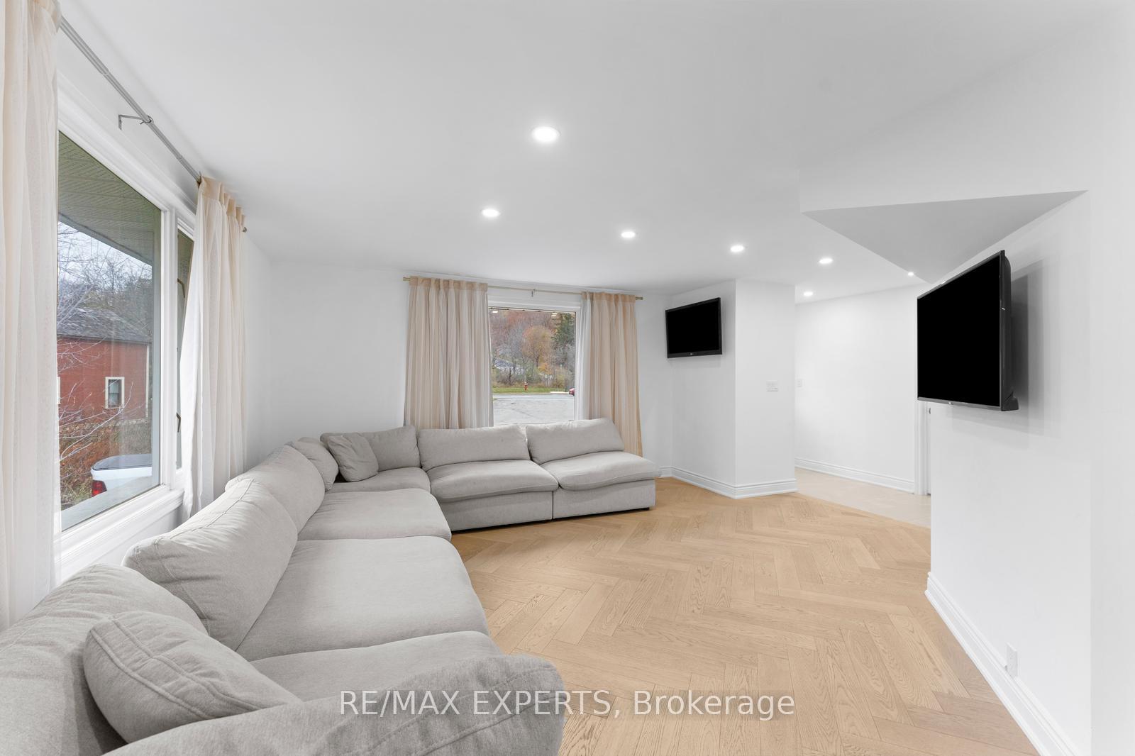 Photo 5 of 142 King Street E, Caledon, Bolton East — HOMEH