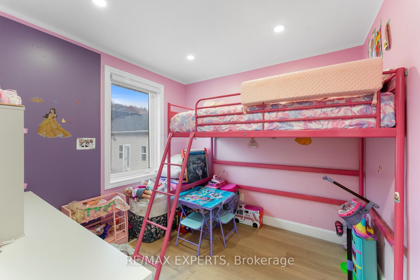 Photo 14 of 142 King Street E, Caledon, Bolton East — HOMEH