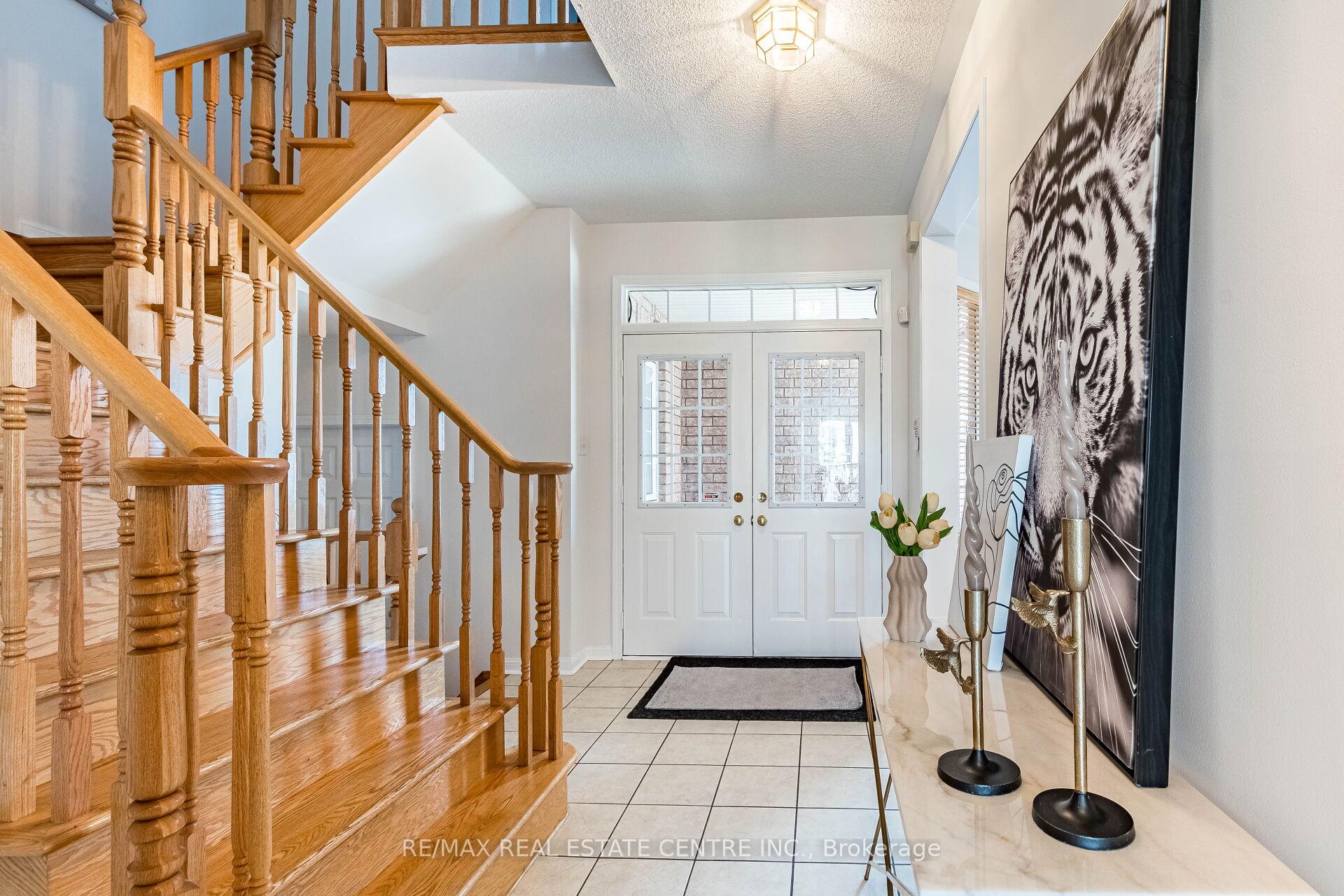 Photo 5 of 5981 Couples Street, Mississauga, East Credit — HOMEH