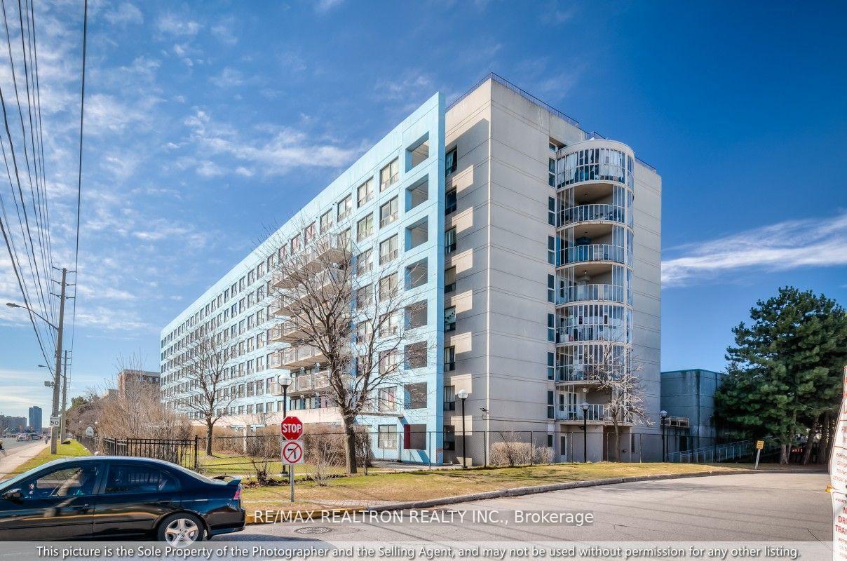 Front of Unit 105, 39 Kimbercroft Court