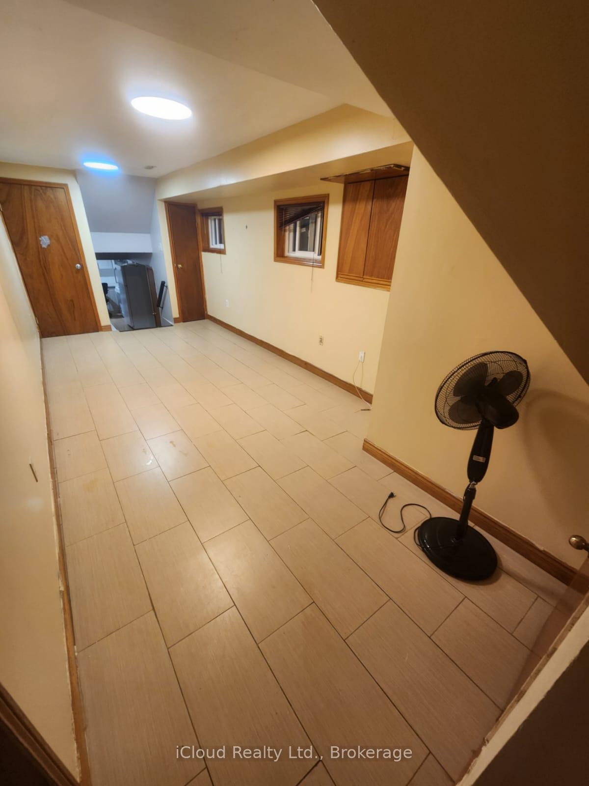 Photo 2 of 2631 Roblo Road, Mississauga, Erin Mills — HOMEH