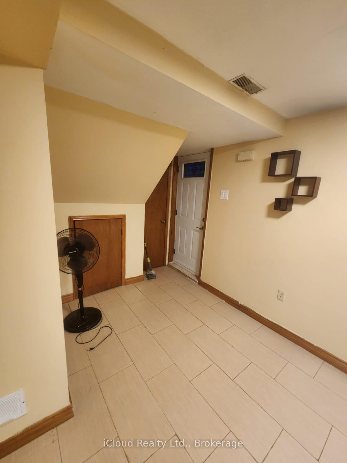 Photo 4 of 2631 Roblo Road, Mississauga, Erin Mills — HOMEH
