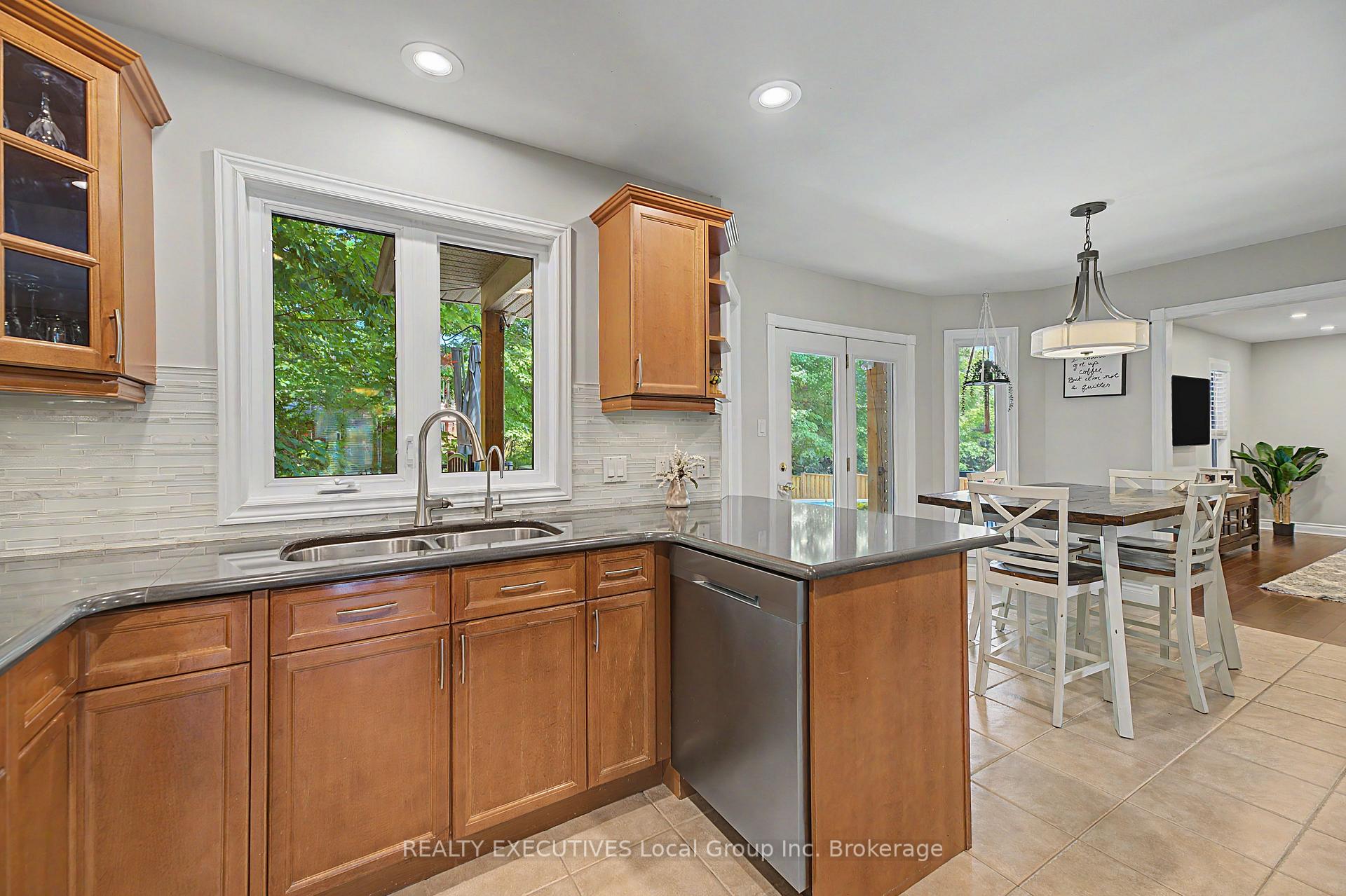 Photo 4 of 16 Vermont Crescent, North Bay, Airport — HOMEH