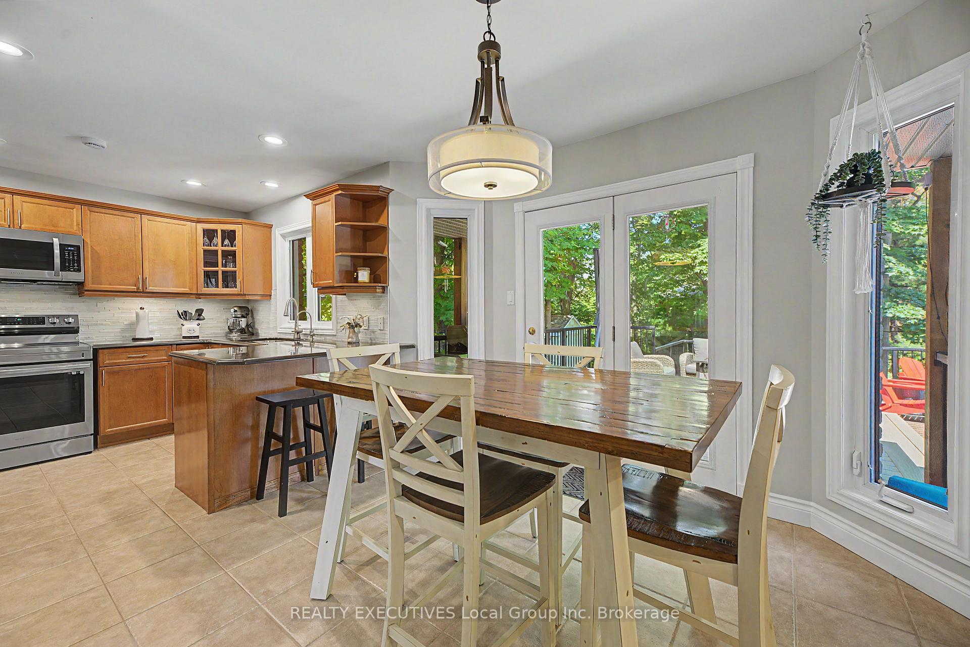 Photo 7 of 16 Vermont Crescent, North Bay, Airport — HOMEH