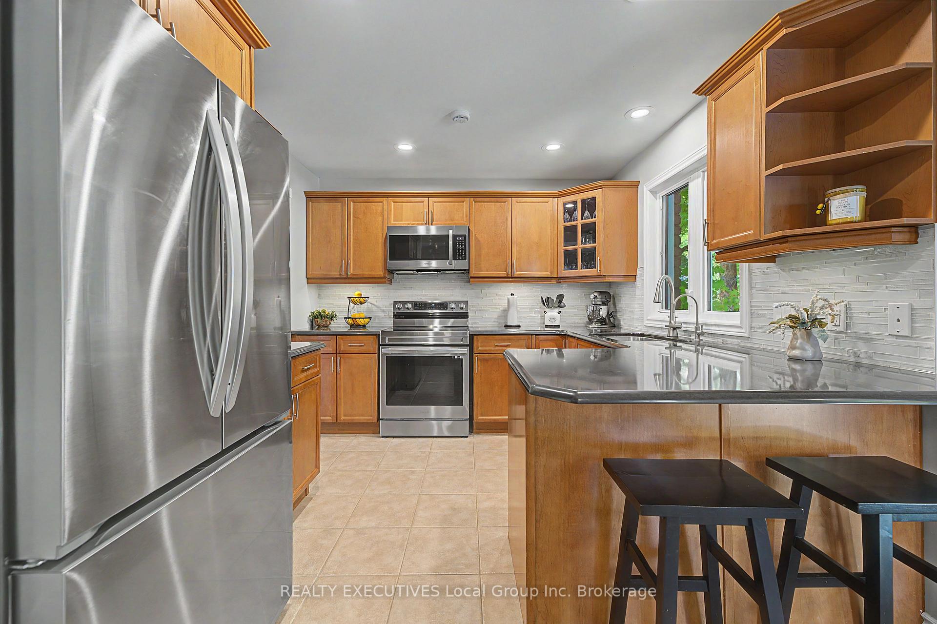 Photo 8 of 16 Vermont Crescent, North Bay, Airport — HOMEH