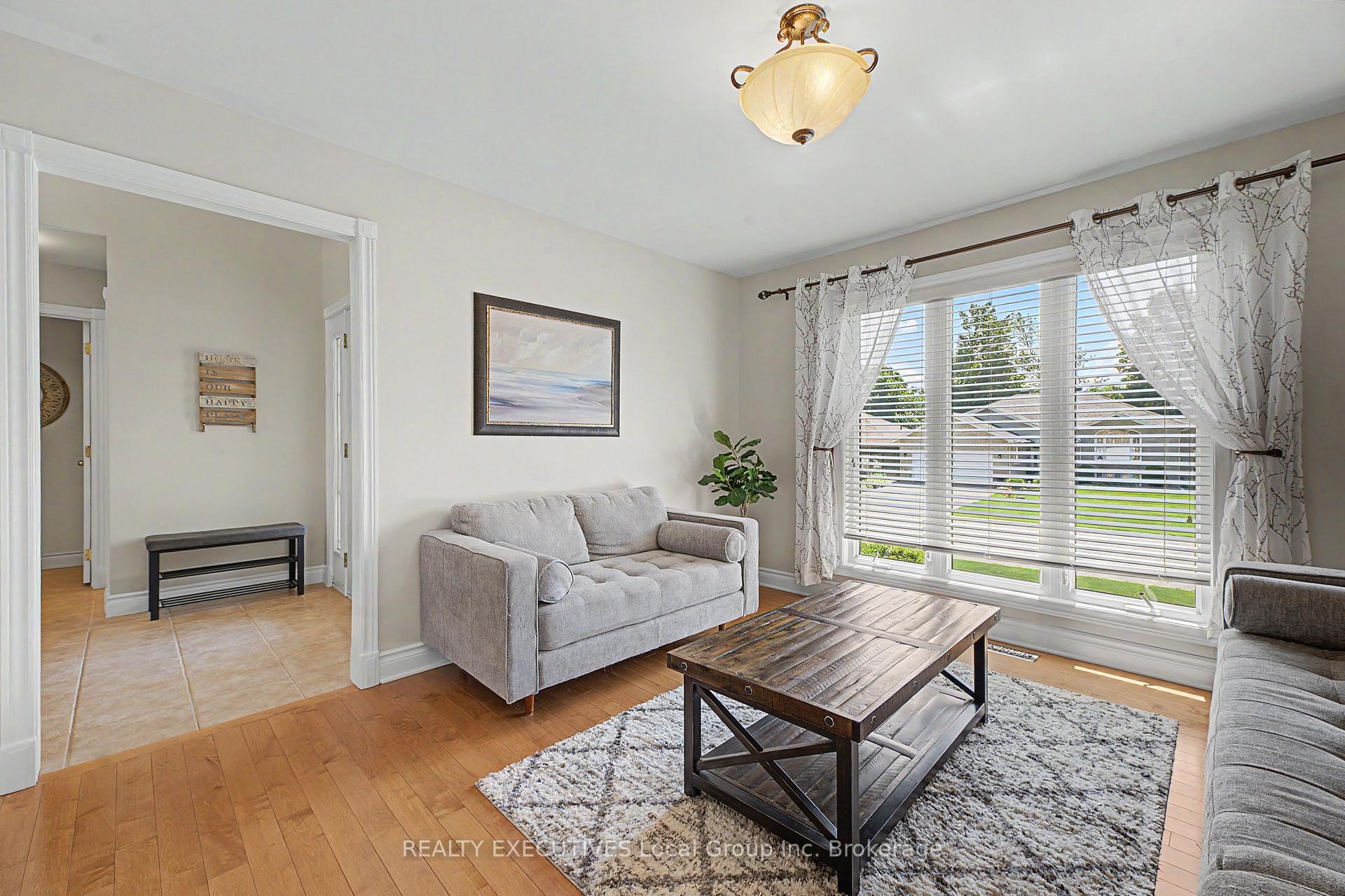 Photo 17 of 16 Vermont Crescent, North Bay, Airport — HOMEH