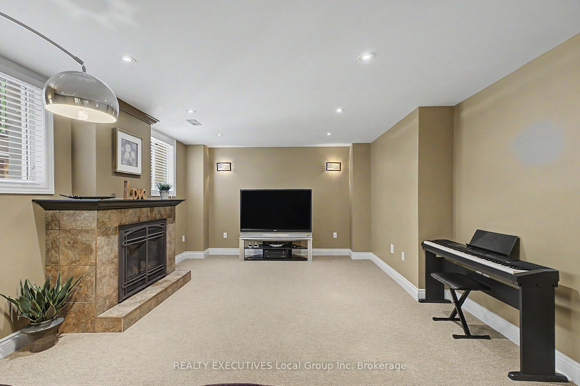 Photo 33 of 16 Vermont Crescent, North Bay, Airport — HOMEH