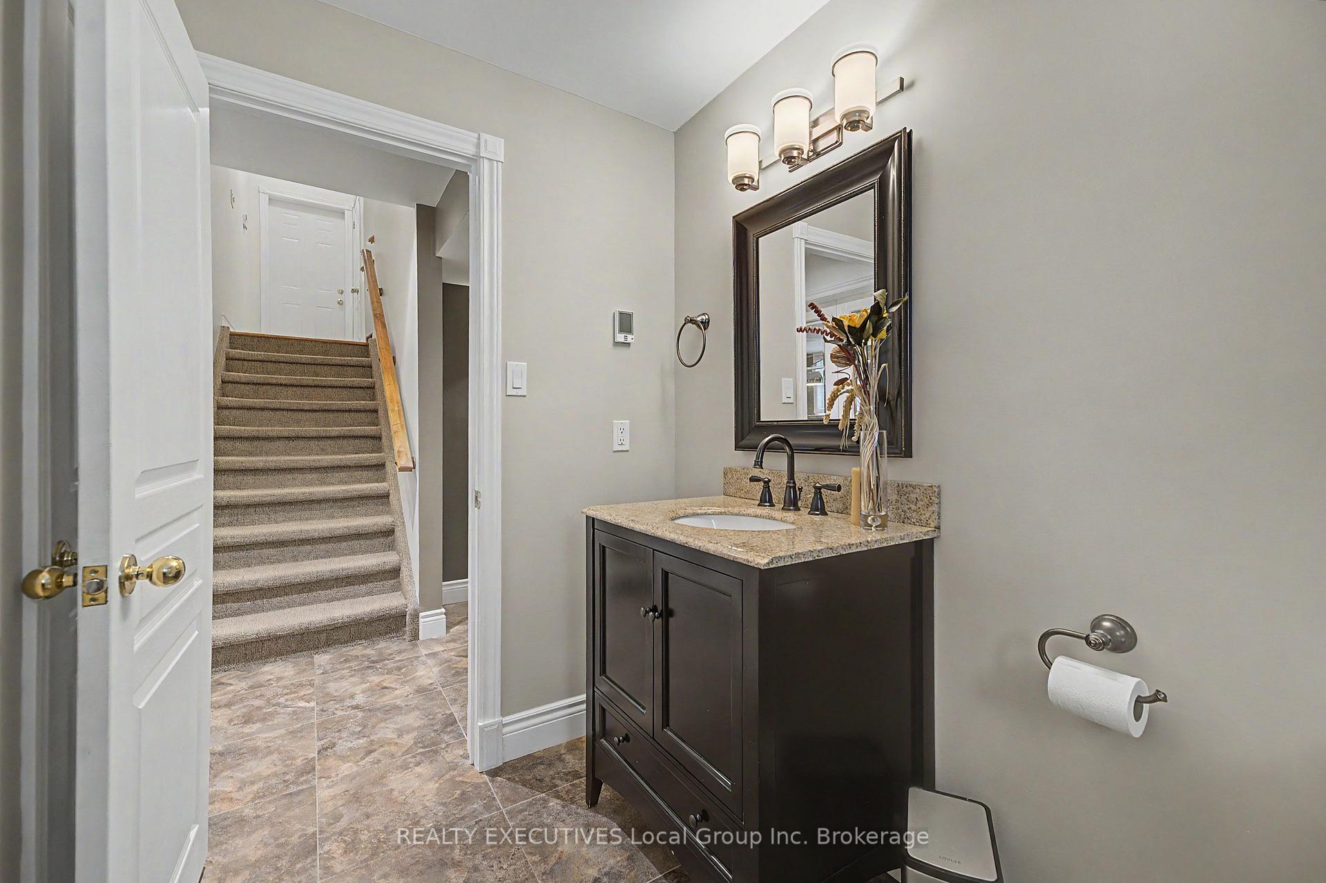Photo 41 of 16 Vermont Crescent, North Bay, Airport — HOMEH