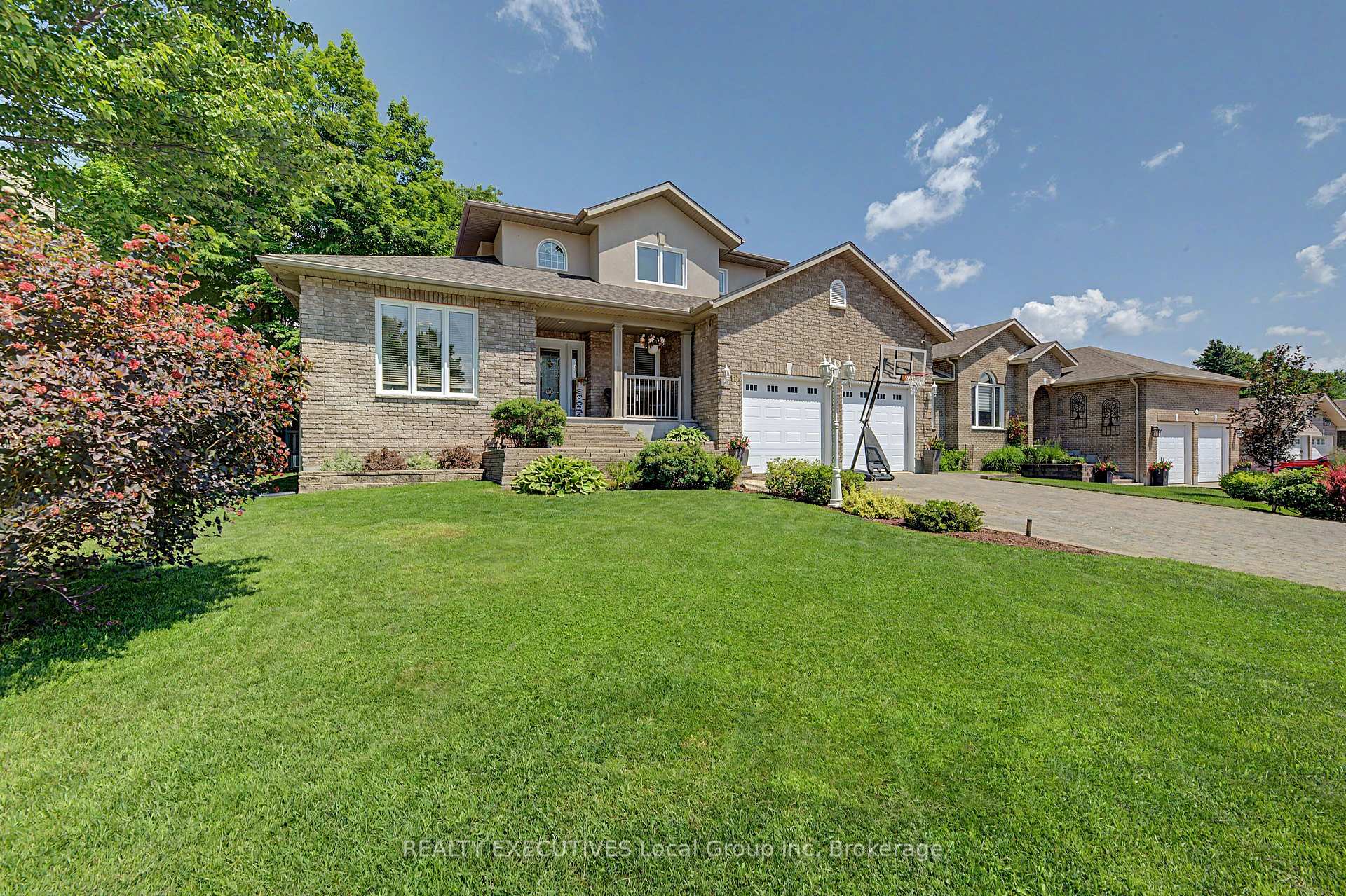 Photo 48 of 16 Vermont Crescent, North Bay, Airport — HOMEH