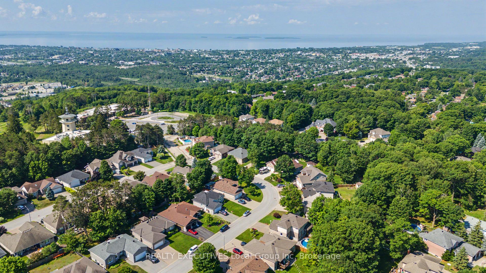 Photo 49 of 16 Vermont Crescent, North Bay, Airport — HOMEH