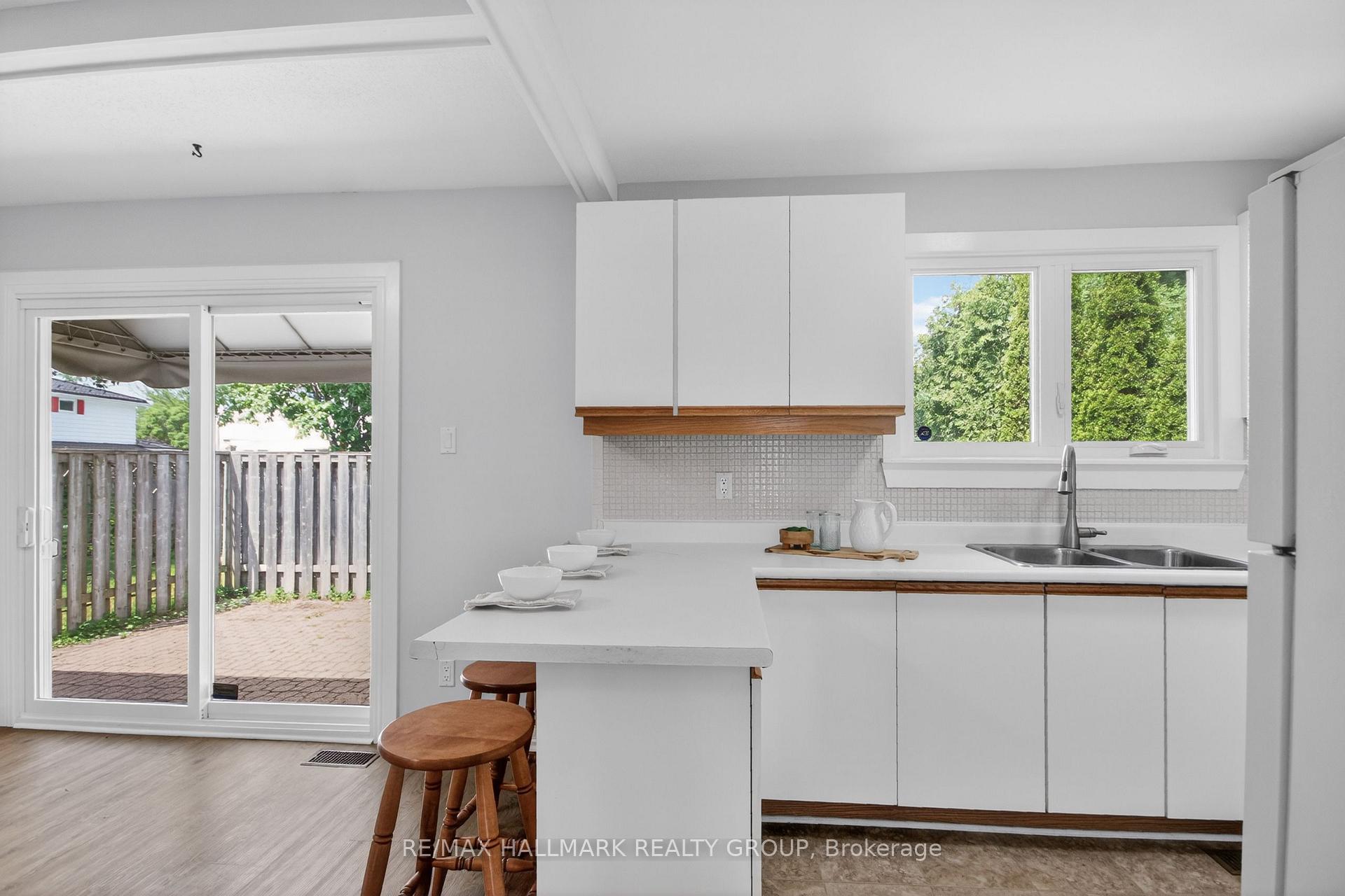 Photo 9 of 37 Parkwood Crescent, Ottawa, Blackburn Hamlet — HOMEH