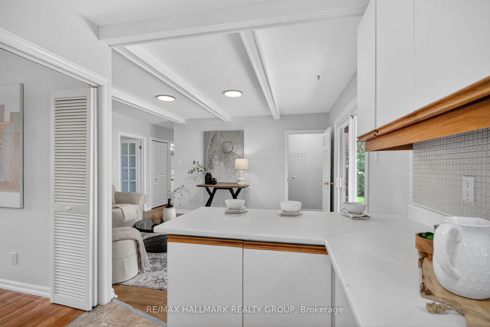 Photo 11 of 37 Parkwood Crescent, Ottawa, Blackburn Hamlet — HOMEH