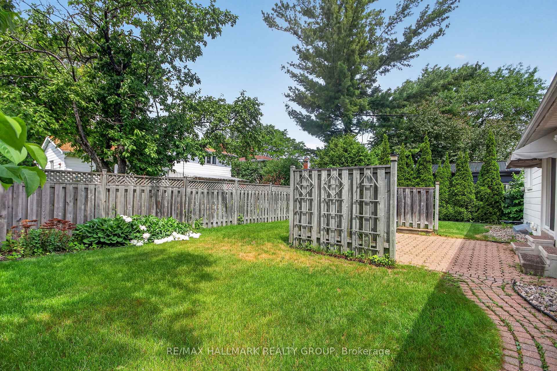 Photo 30 of 37 Parkwood Crescent, Ottawa, Blackburn Hamlet — HOMEH