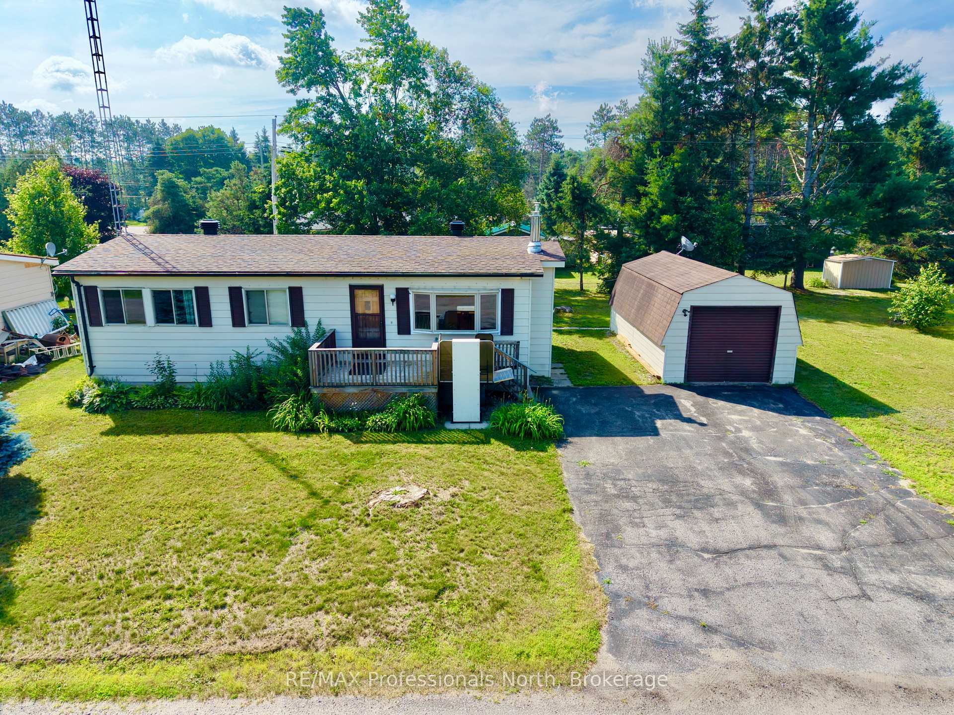 Photo 2 of 1034 Eighth Lane, Minden Hills, Lutterworth — HOMEH