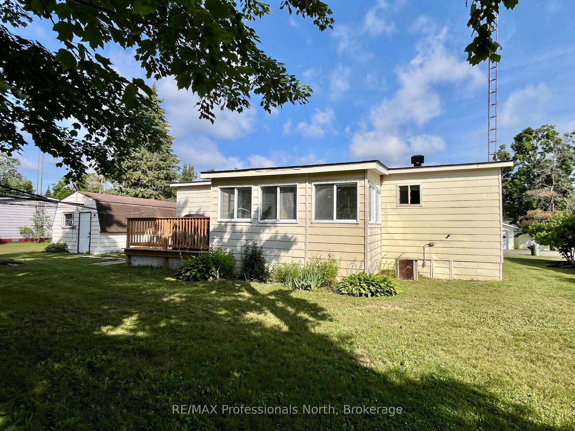 Photo 5 of 1034 Eighth Lane, Minden Hills, Lutterworth — HOMEH