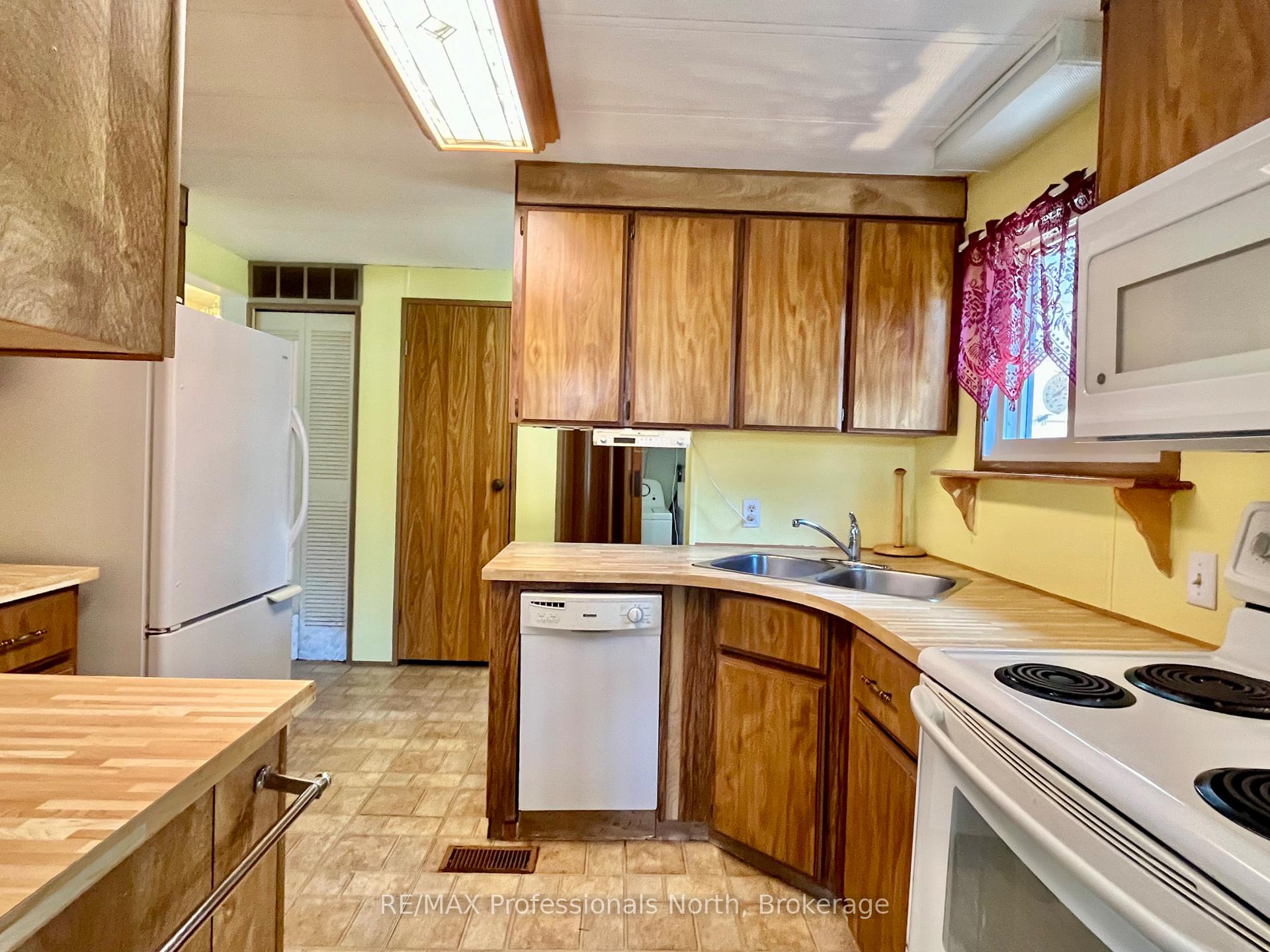 Photo 19 of 1034 Eighth Lane, Minden Hills, Lutterworth — HOMEH