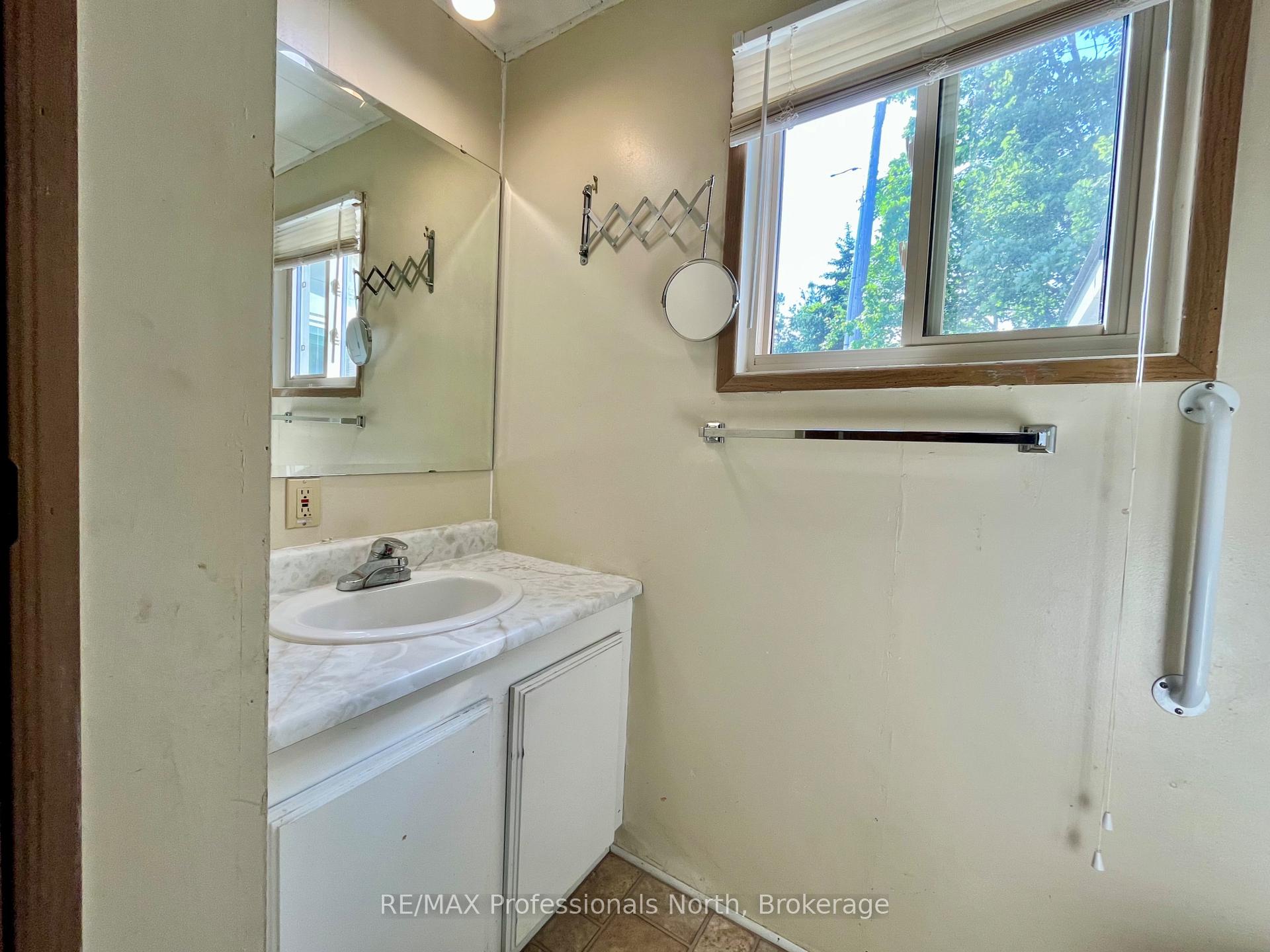 Photo 31 of 1034 Eighth Lane, Minden Hills, Lutterworth — HOMEH