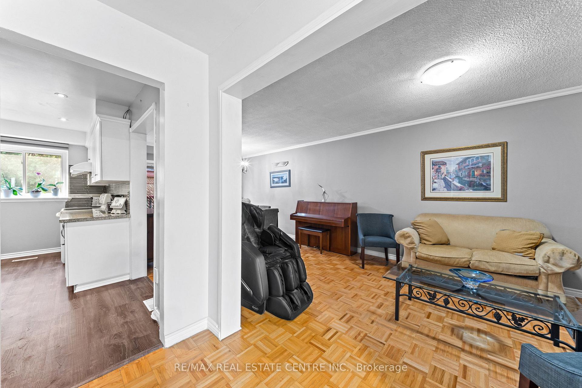 Photo 8 of 127 Lowry Square, Scarborough, Malvern — HOMEH