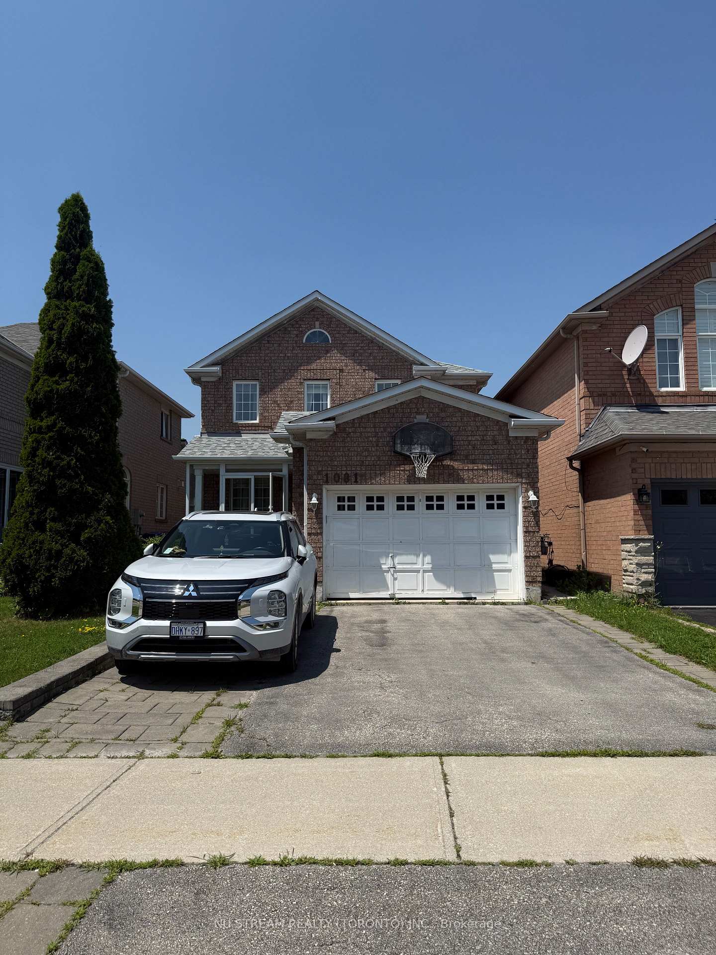 Photo 2 of 1081 Blueheron Boulevard, Mississauga, East Credit — HOMEH