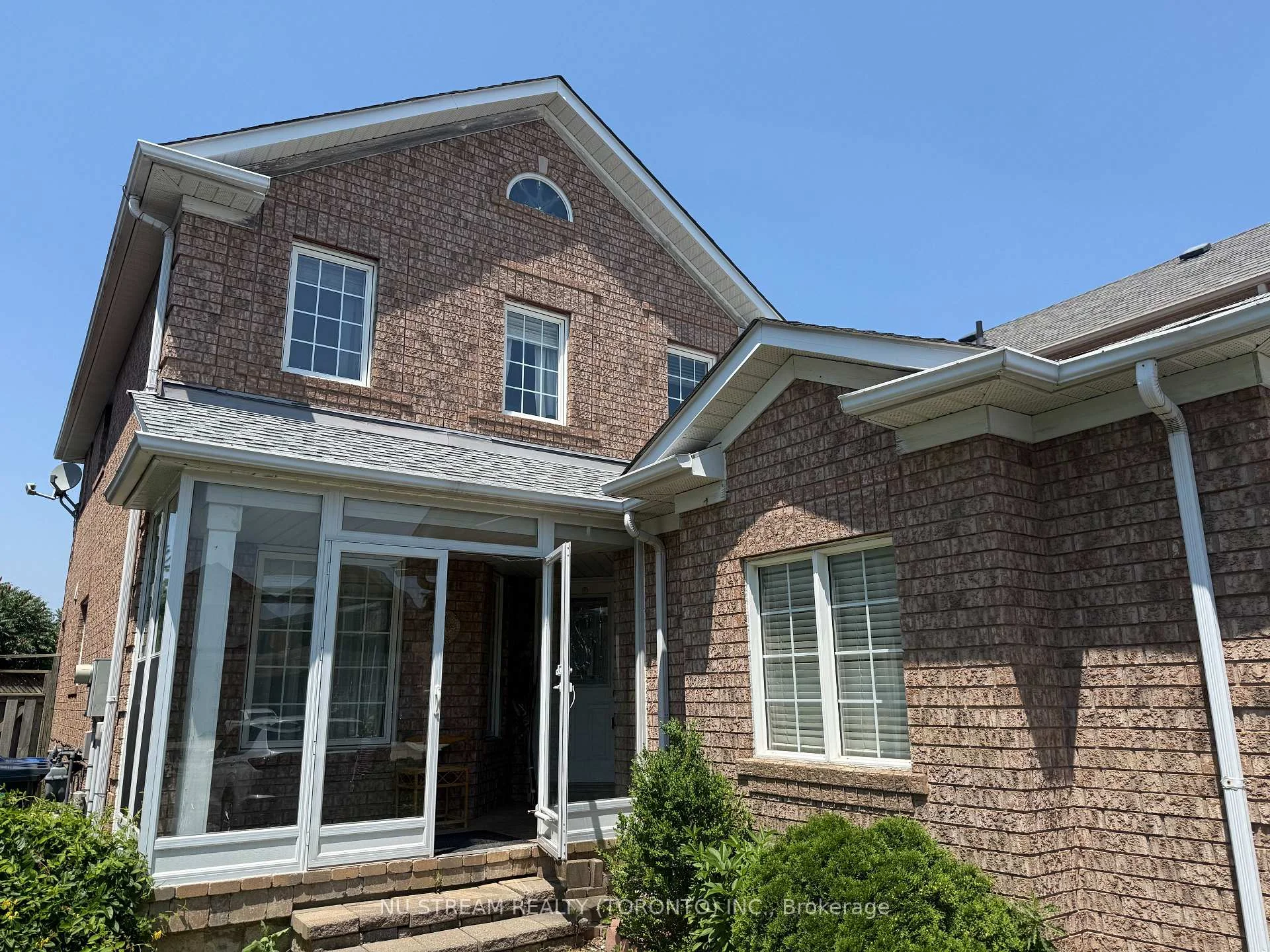 Photo 4 of 1081 Blueheron Boulevard, Mississauga, East Credit — HOMEH