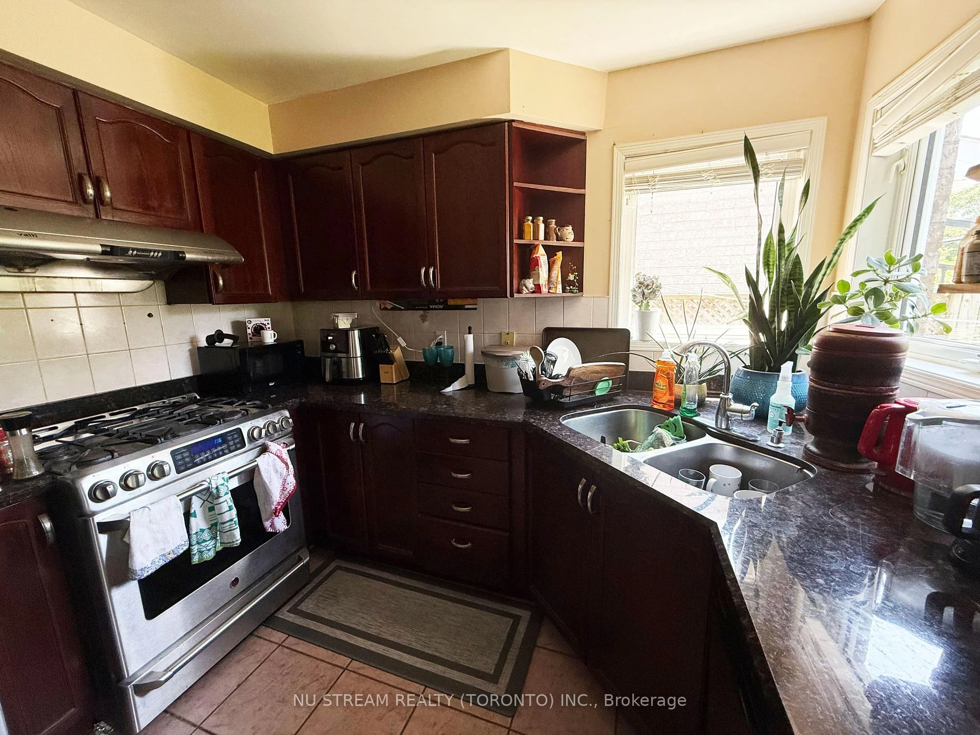 Photo 12 of 1081 Blueheron Boulevard, Mississauga, East Credit — HOMEH