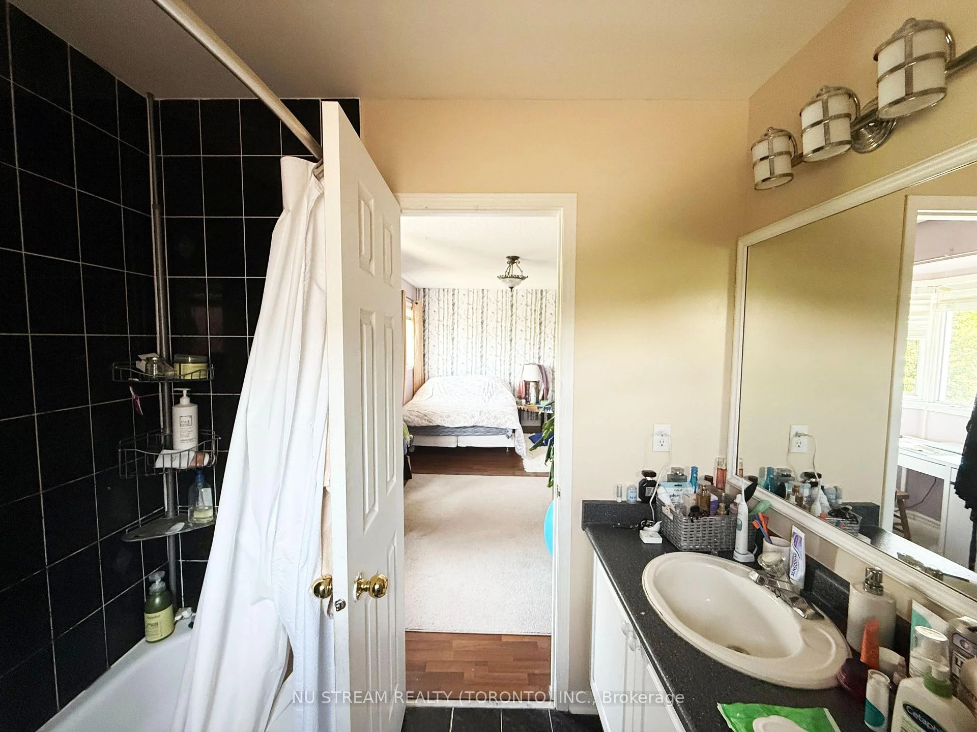 Photo 18 of 1081 Blueheron Boulevard, Mississauga, East Credit — HOMEH